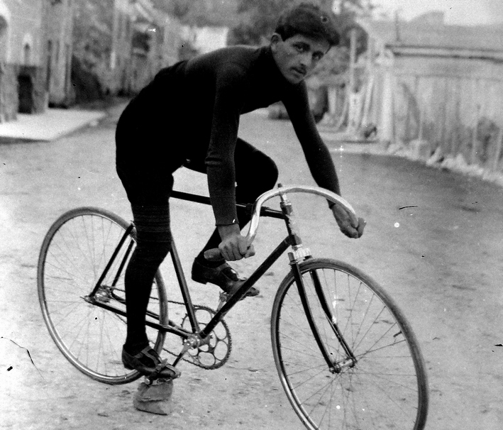 cycliste larche.JPG